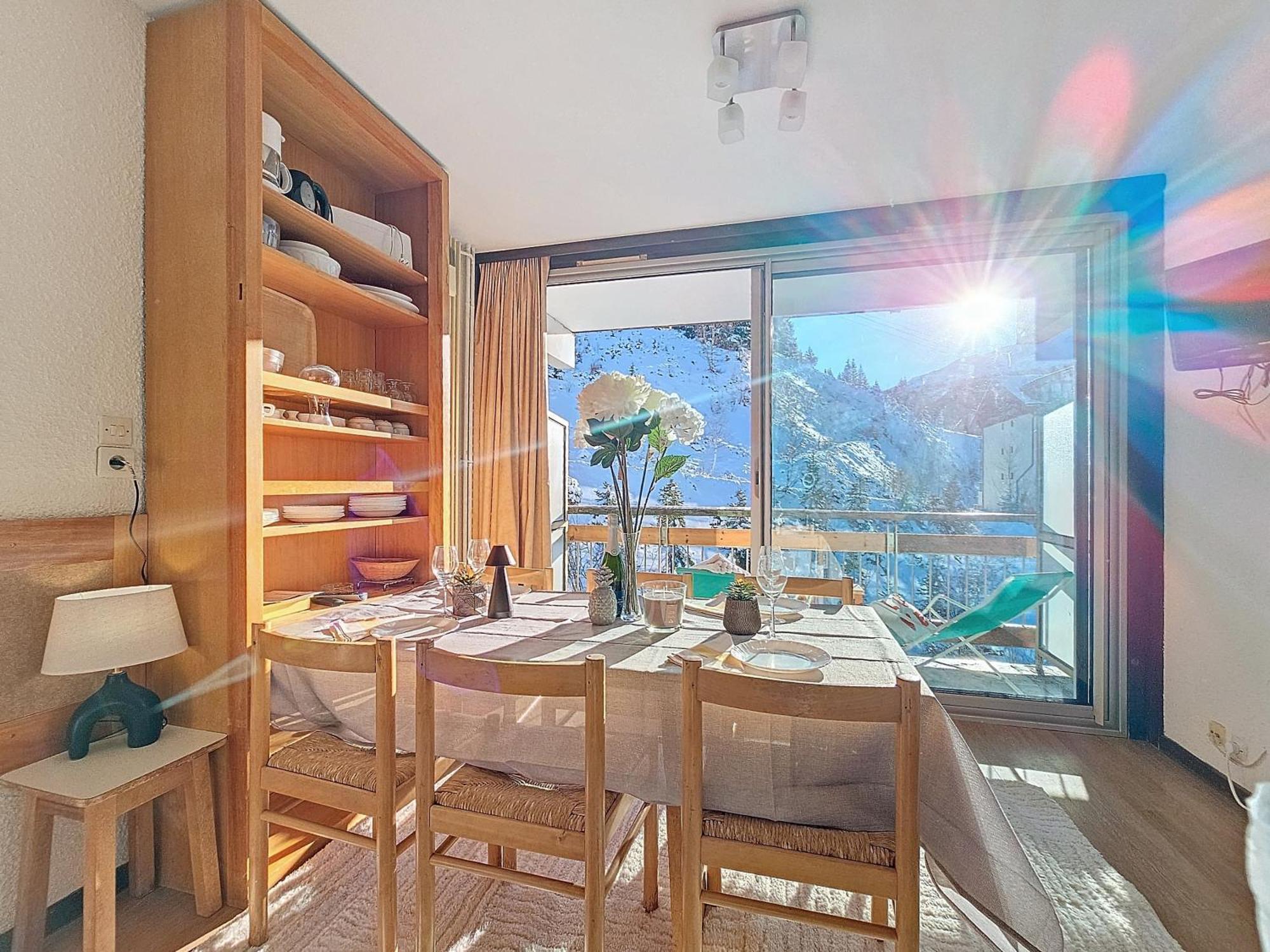 1650 - Amazing Terrace Out 2s06 * Courchevel